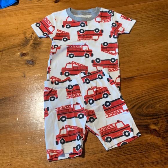 Carter's Other - 💚 $5 💚 Carters Short sleeve top & shorts bottom